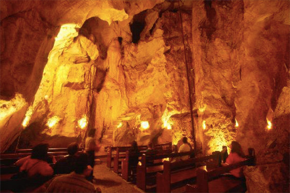 Capricorn Caves